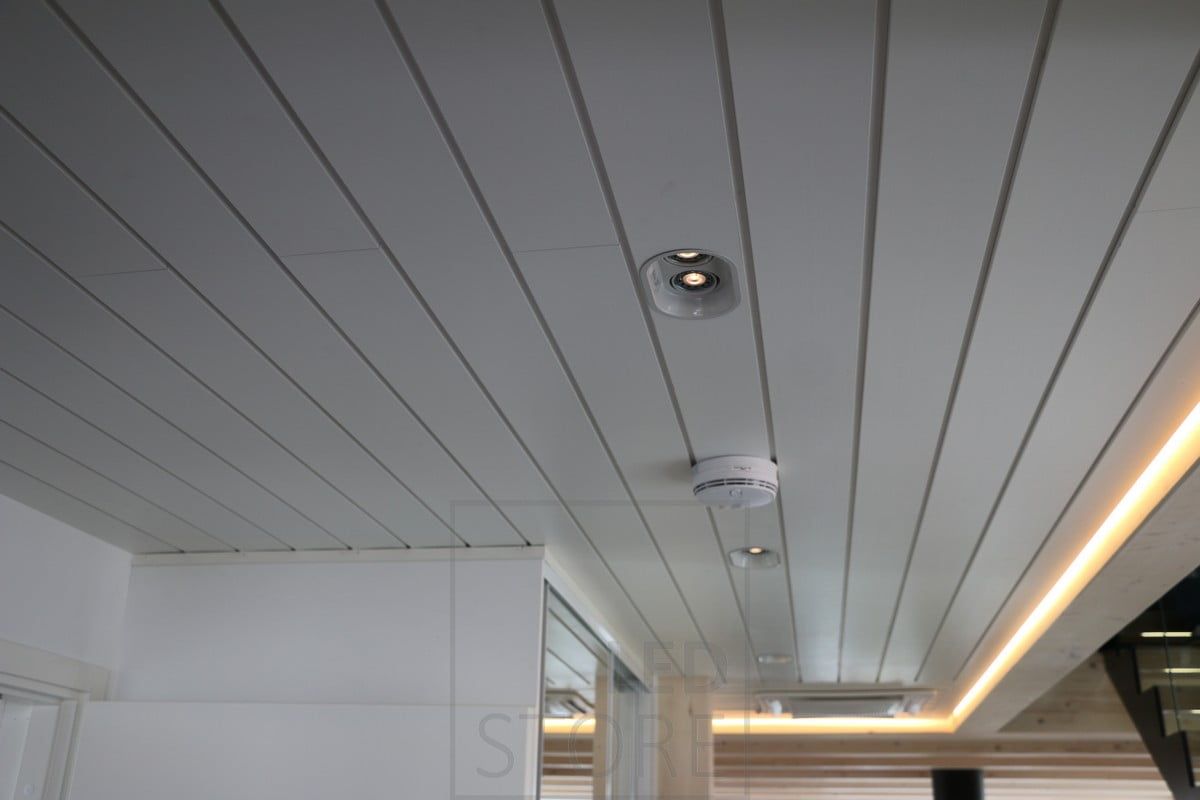 Indirect lighting around the room